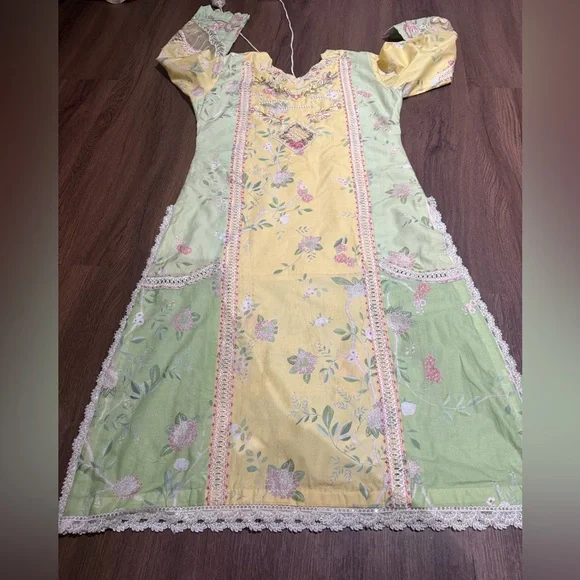 Floral Embroidered Long Sleeve Women’s Dress in Soft Yellow-Green - Picture 10 of 16